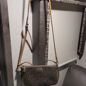 Small cross body Michael Kors purse